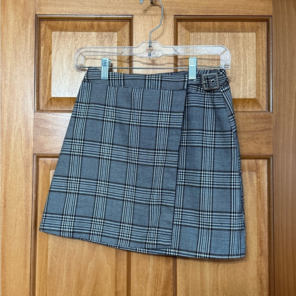 Brandy Melville John Galt plaid brown/cream belted mini skirt
